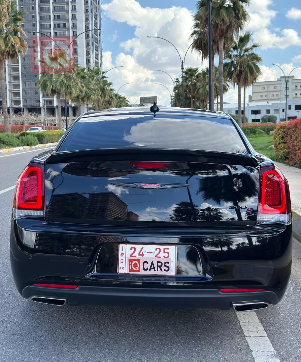 کرایسلەر 300